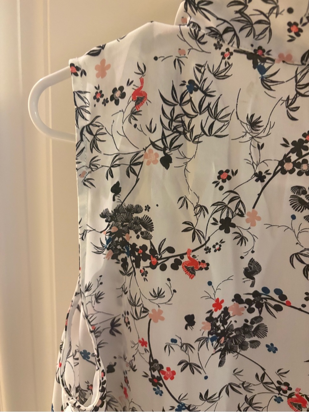 Laundry by Shelli Segal White Floral Sleeveless V-Neck Blouse - Picture 15 of 16